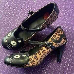NWOB Kitty Face TUK heels size 8